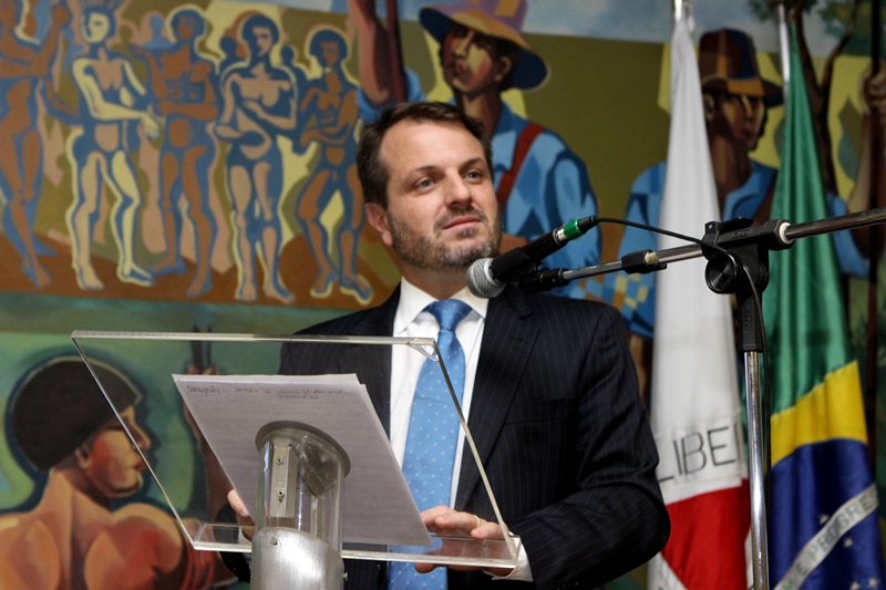 o professor Gustavo Nassif falou sobre ética aos alunos da pós-graduação (Foto: Karina Camargos Coutinho)